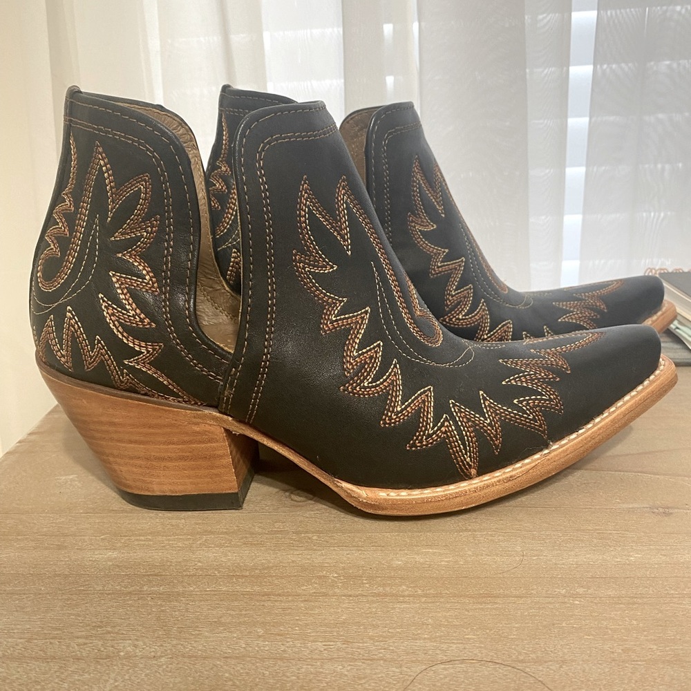 Women’s Ariat Dixon Short Boots *NEW*